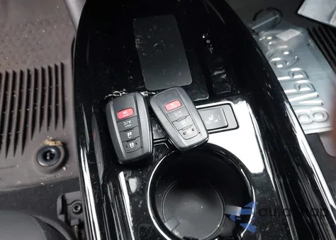 2021 Toyota Prius Prime Xle z USA, uszkodzony, nr VIN JTDKAMFP4M3174207